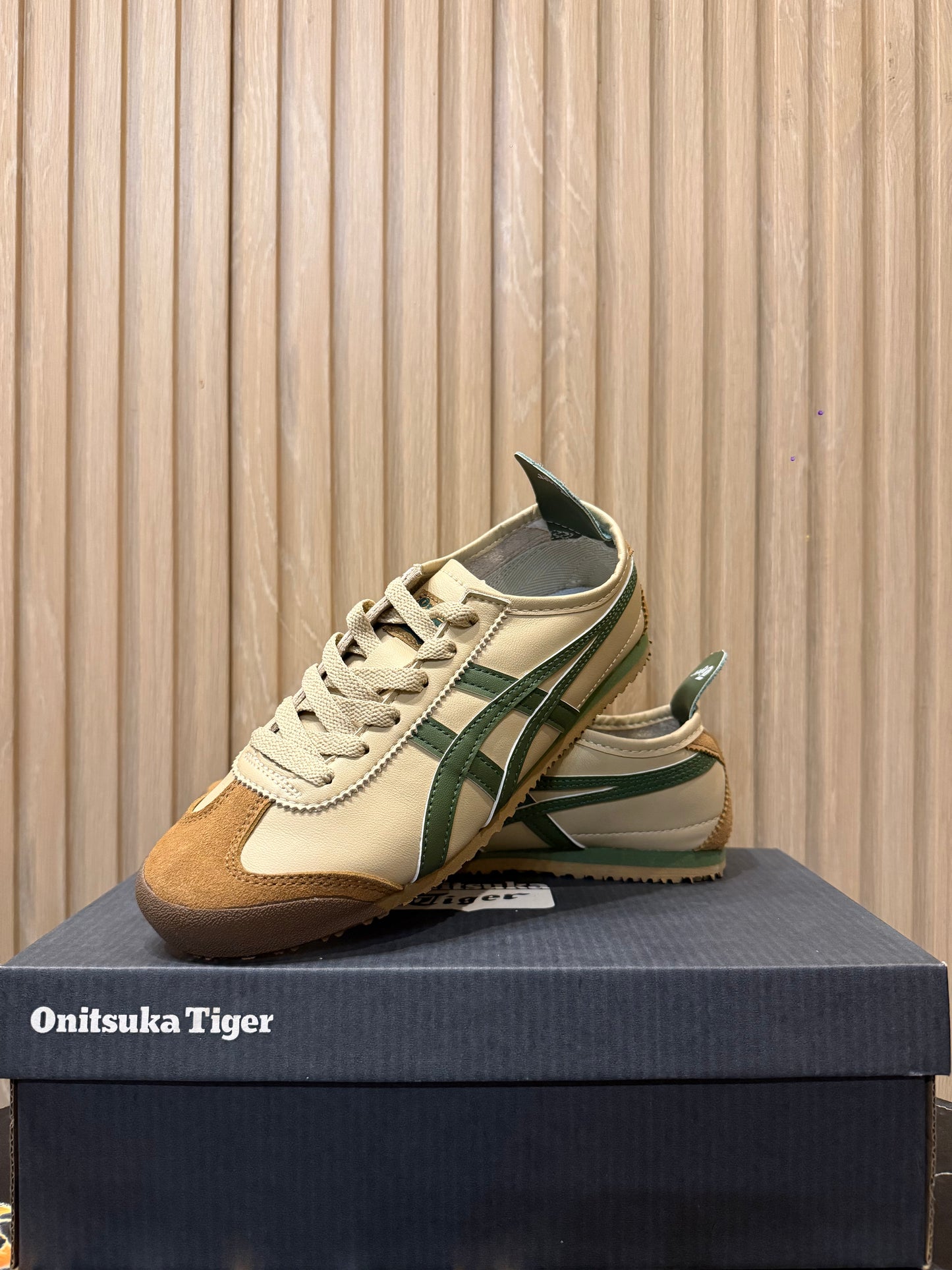 ONITSUKA TIGER