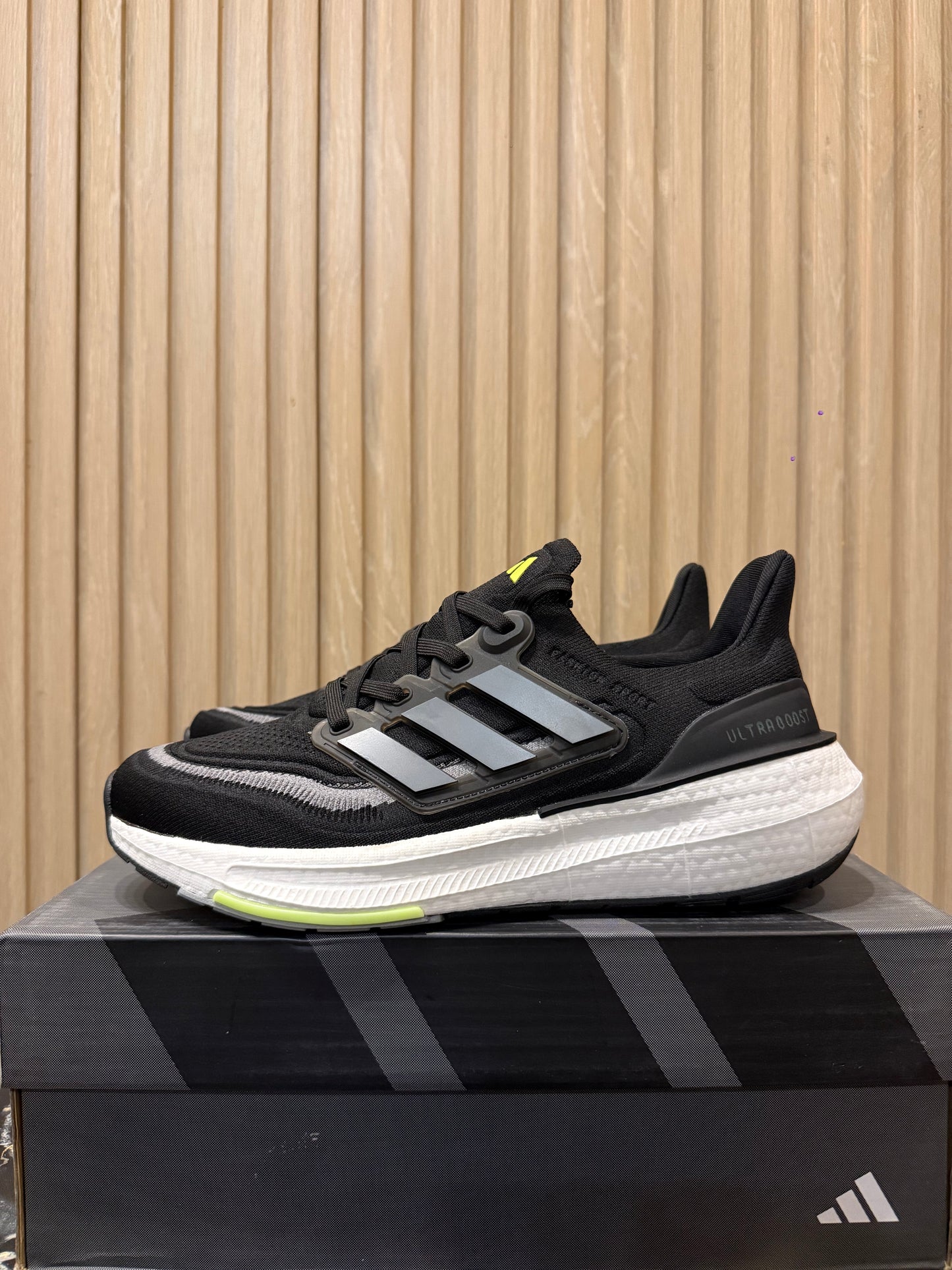 Adidas ULTRABOOST LIGHT