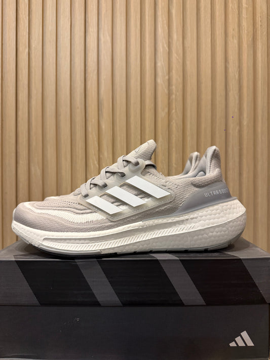AD ULTRABOOST LIGHT