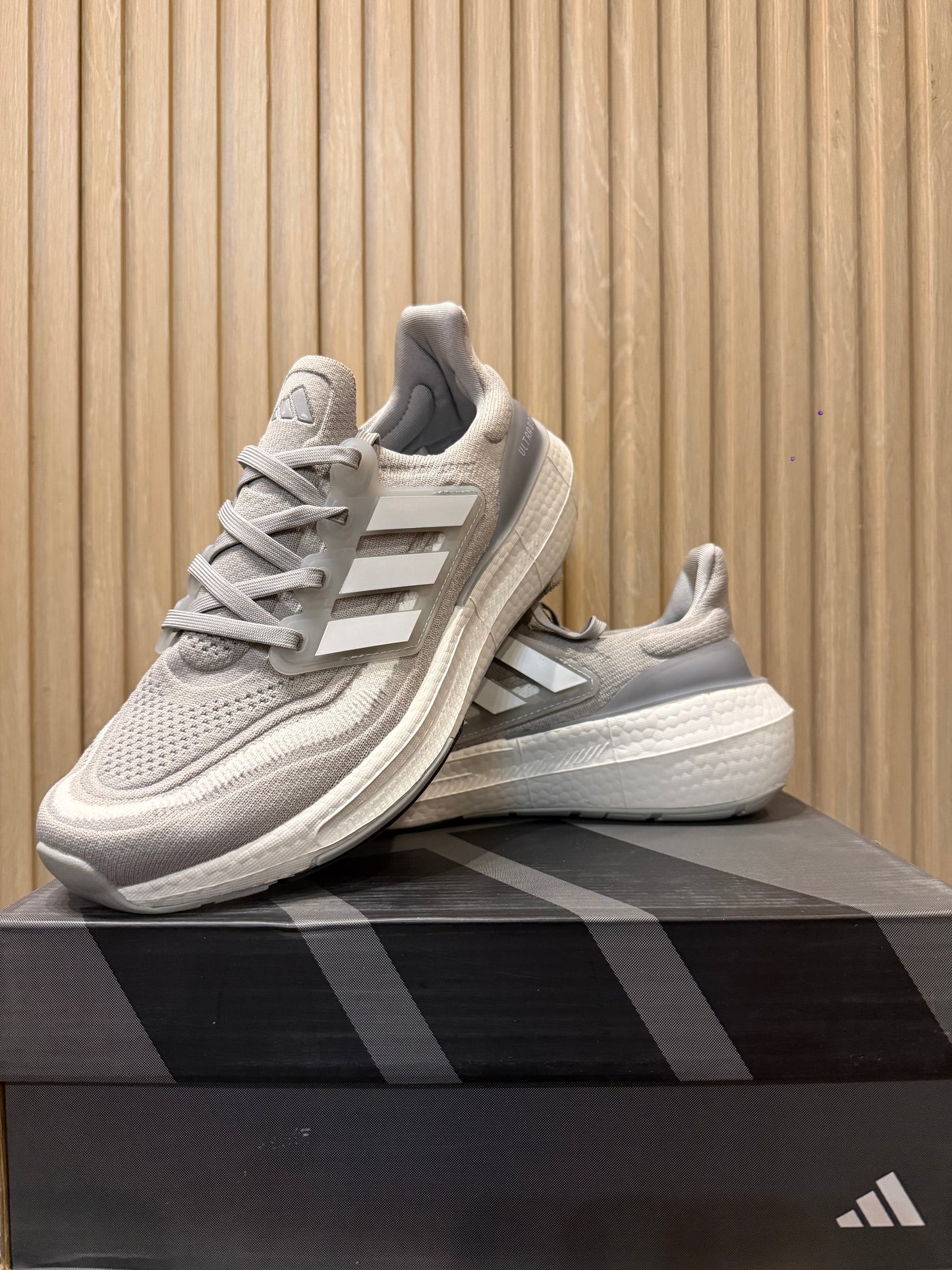 AD ULTRABOOST LIGHT
