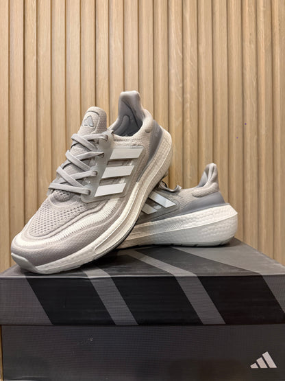 AD ULTRABOOST LIGHT