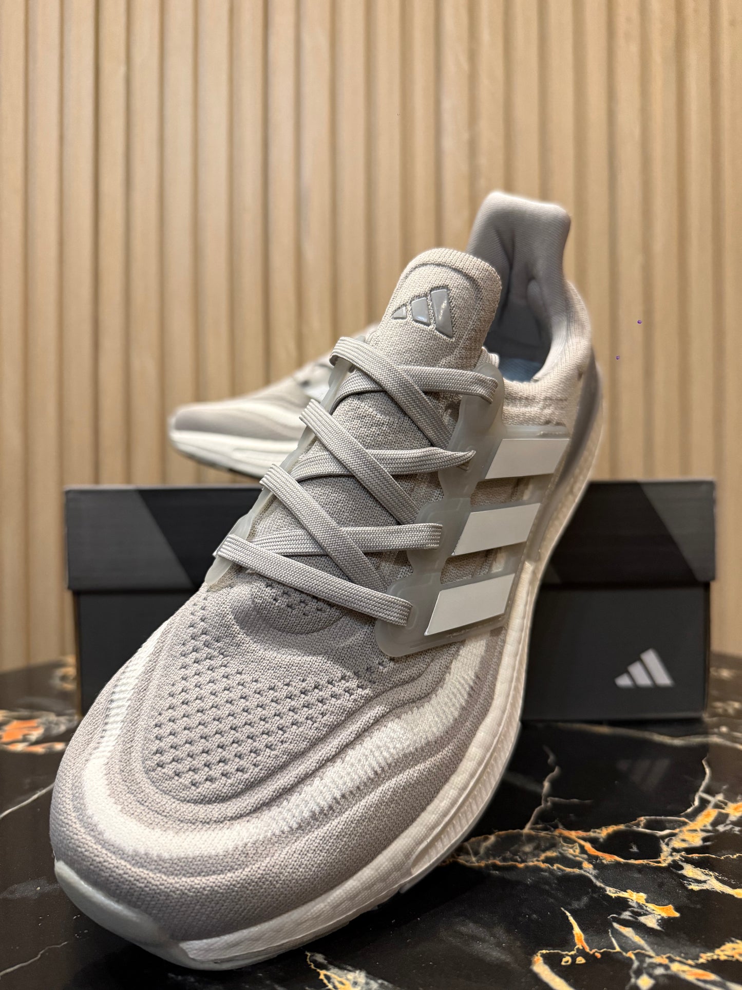 AD ULTRABOOST LIGHT